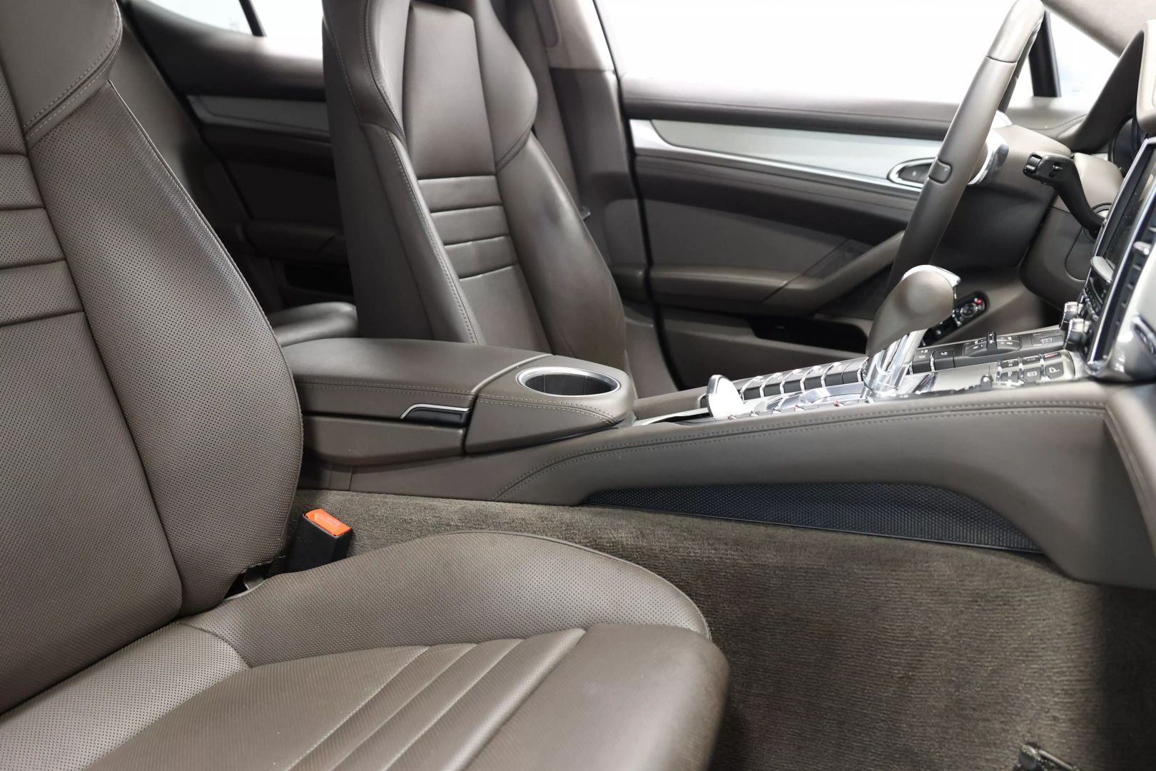 2014 Porsche Panamera - Image 108