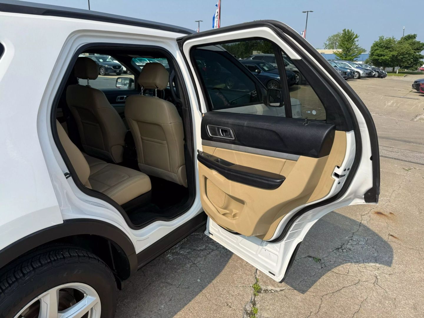 2016 Ford Explorer - Image 21