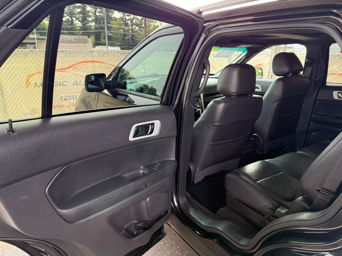 2015 Ford Explorer - Image 17