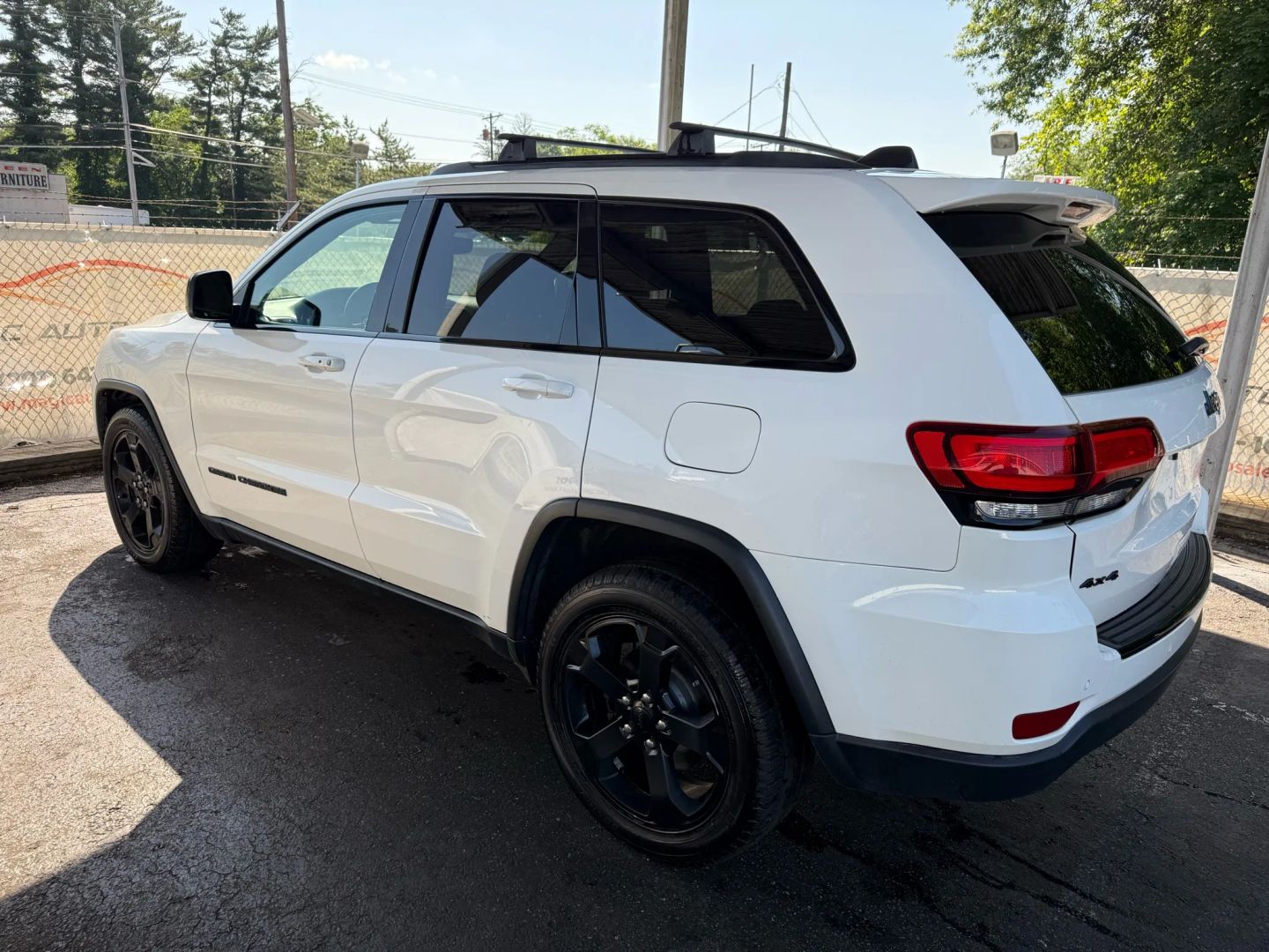 2018 Jeep Grand Cherokee - Image 13
