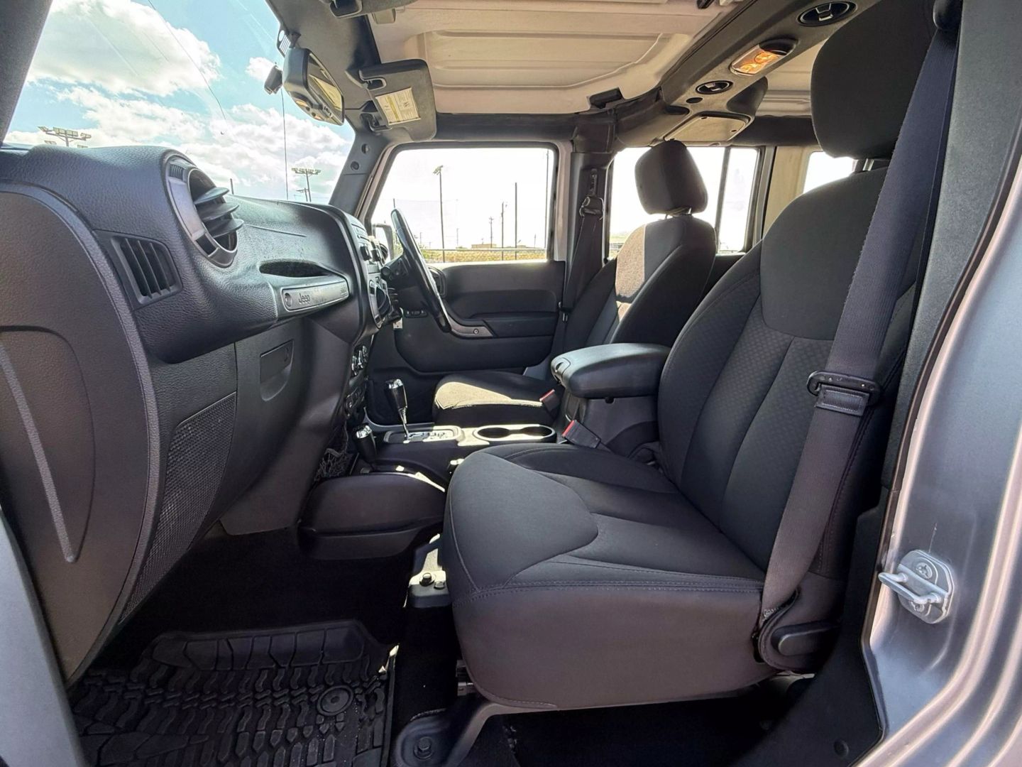2015 Jeep Wrangler - Image 13