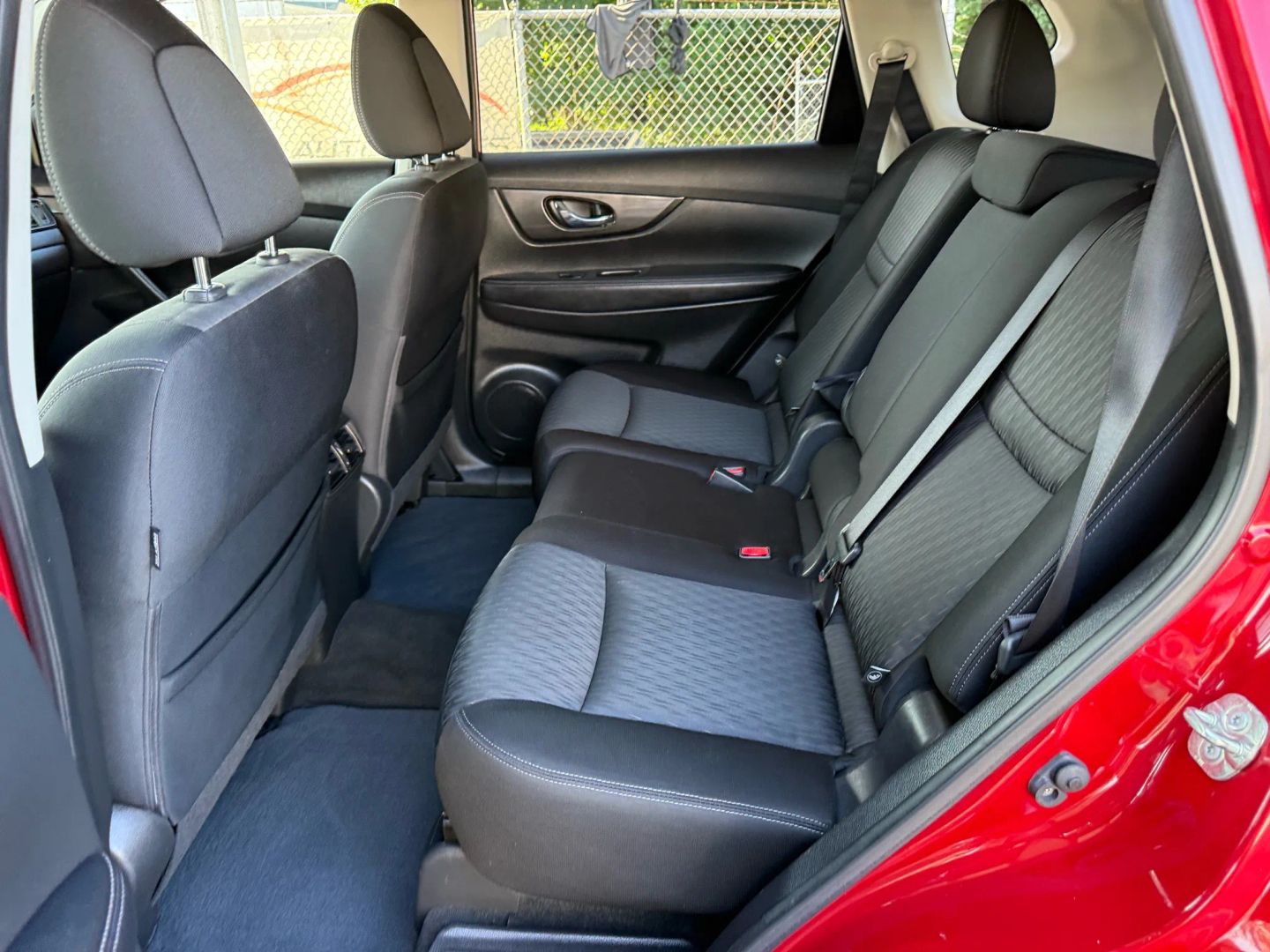 2017 Nissan Rogue - Image 18