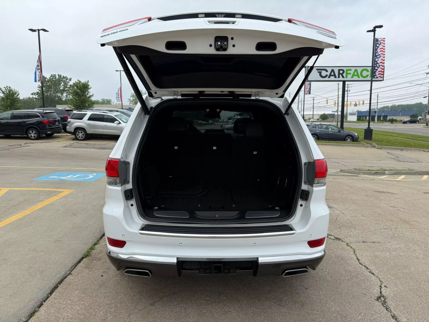 2014 Jeep Grand Cherokee - Image 12