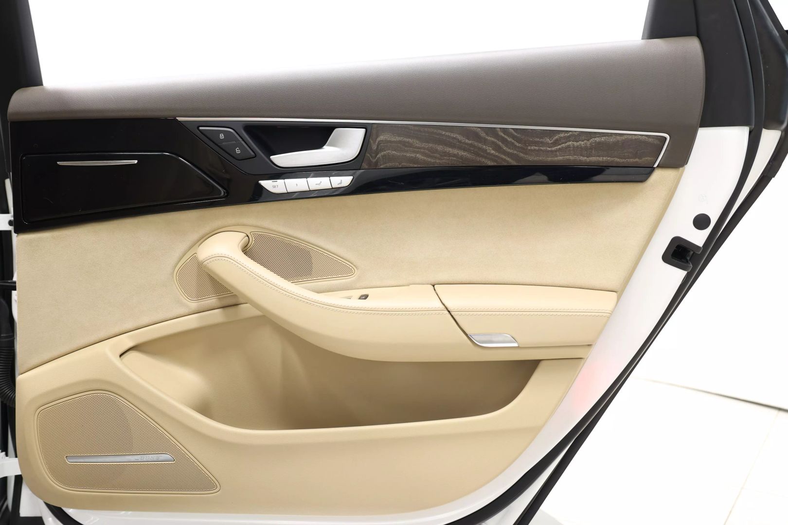 2015 Audi A8 - Image 73