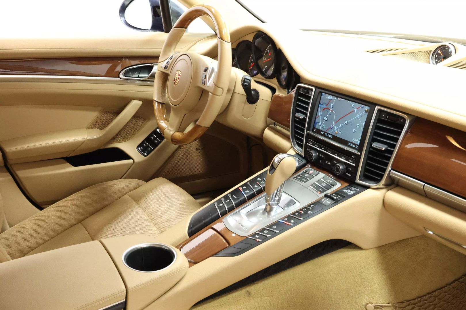2014 Porsche Panamera - Image 108