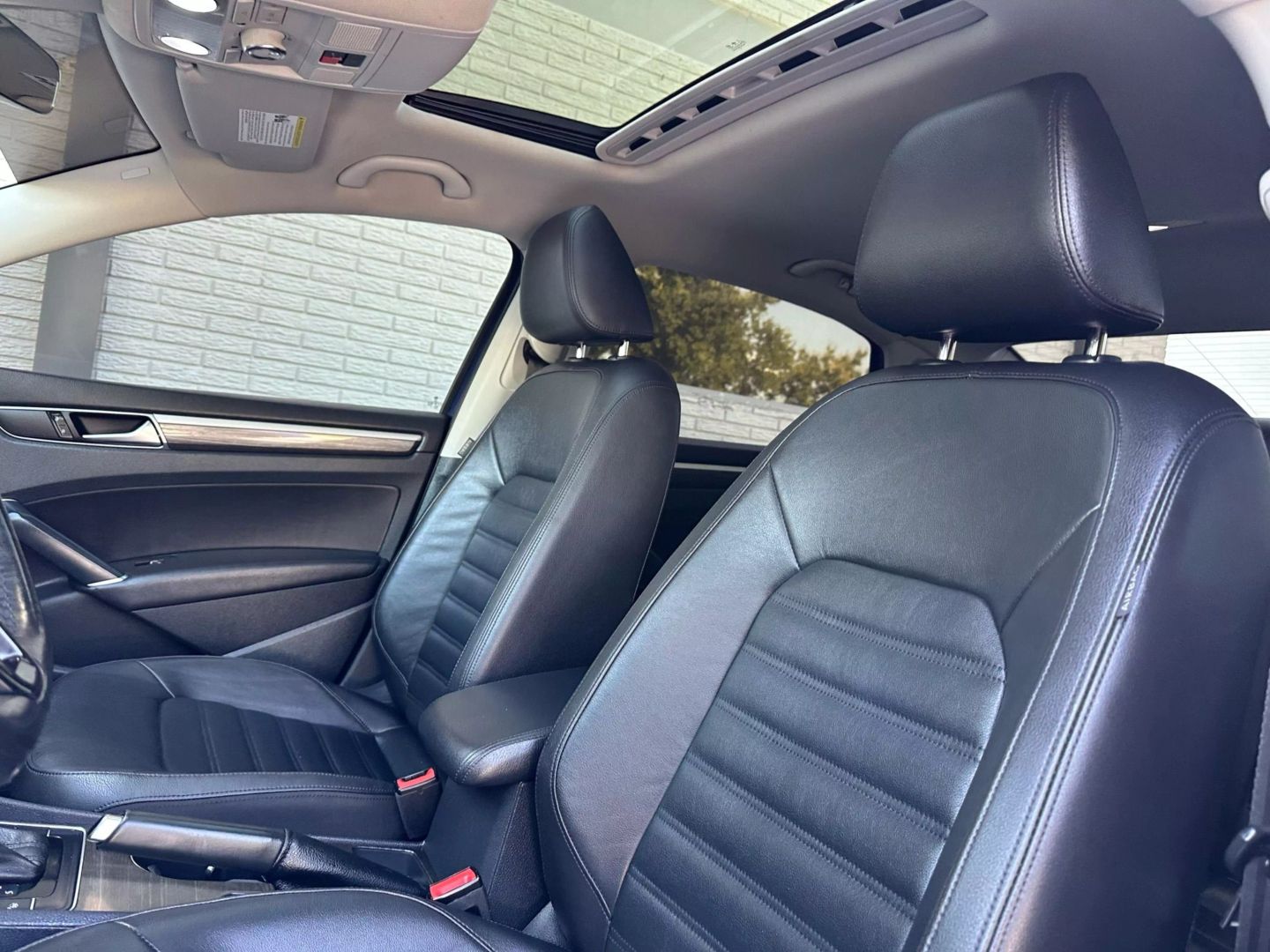 2017 Volkswagen Passat - Image 15
