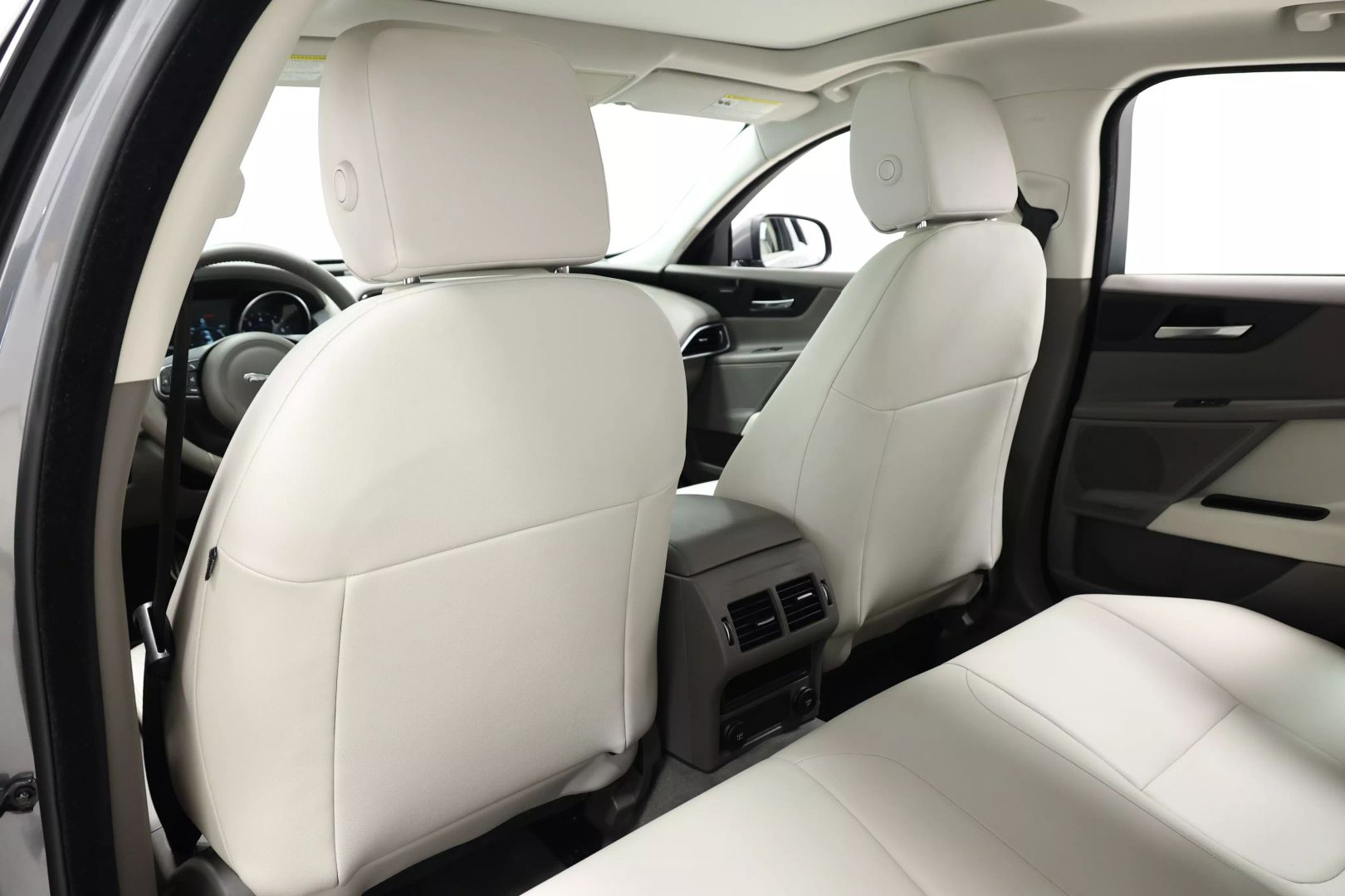 2019 Jaguar Xe - Image 55