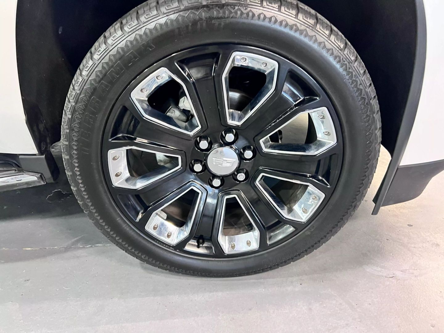 2019 Cadillac Escalade Luxury Sport Utility 4d - Image 10