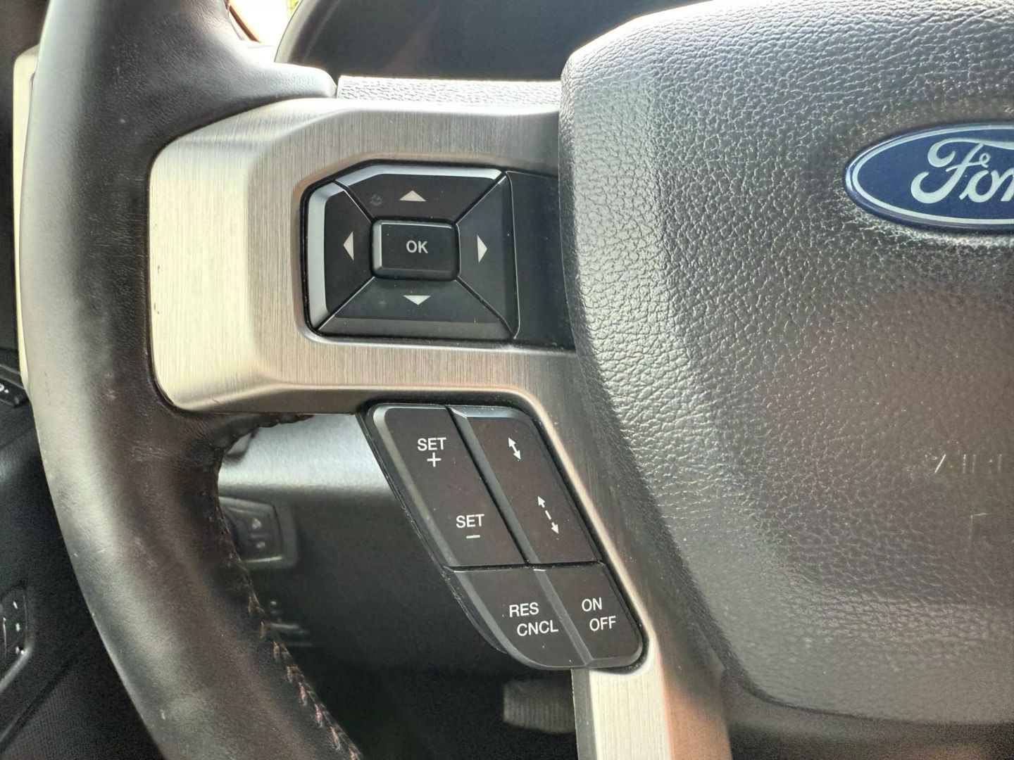 2019 Ford F350 Super Duty Crew Cab - Image 27