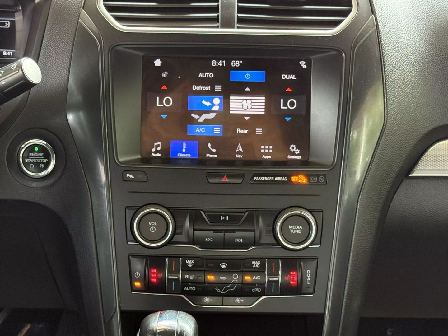 2019 Ford Explorer - Image 28
