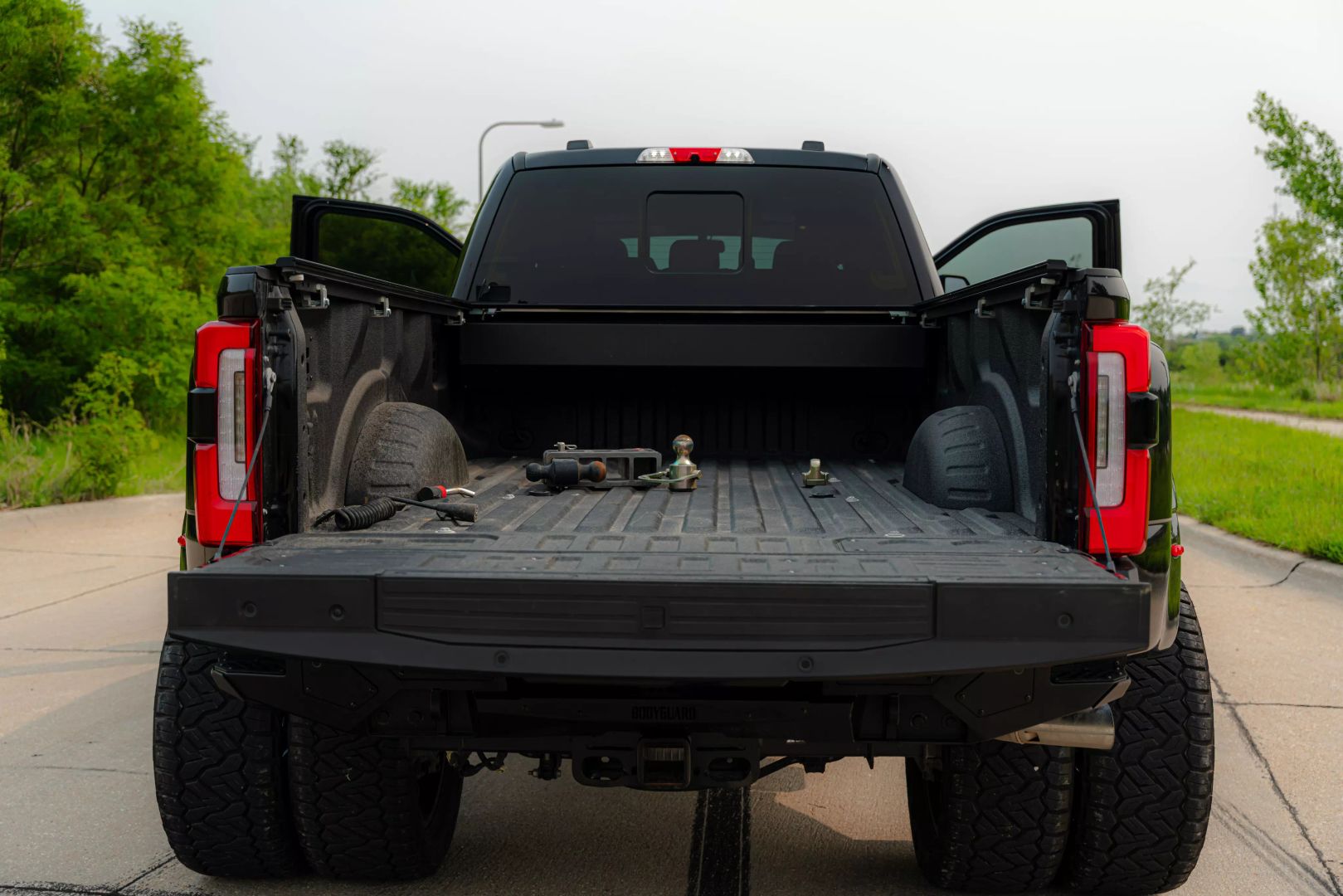 2024 Ford F350 Super Duty Crew Cab - Image 29