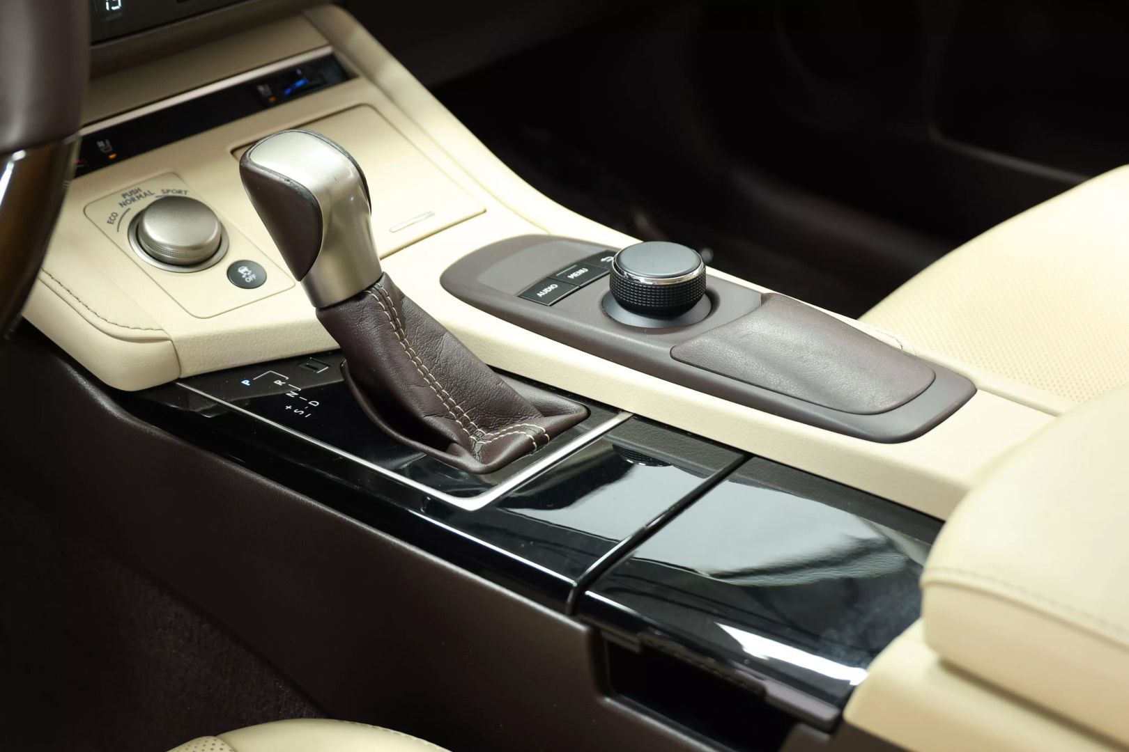 2016 Lexus Es - Image 47