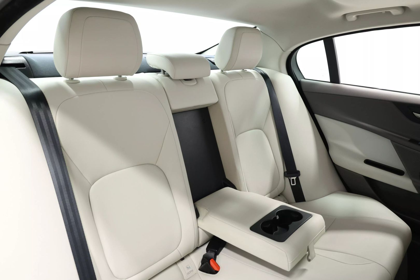2019 Jaguar Xe - Image 71