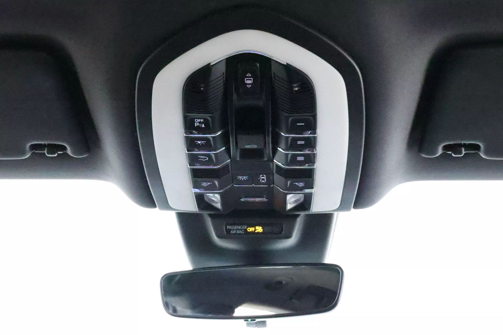 2022 Porsche Macan - Image 41
