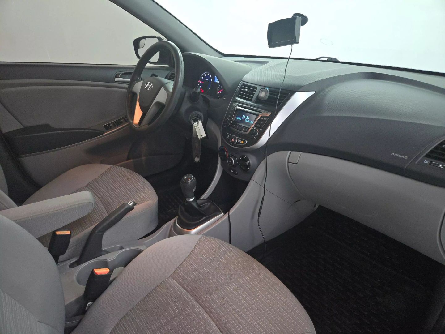 2015 Hyundai Accent - Image 23