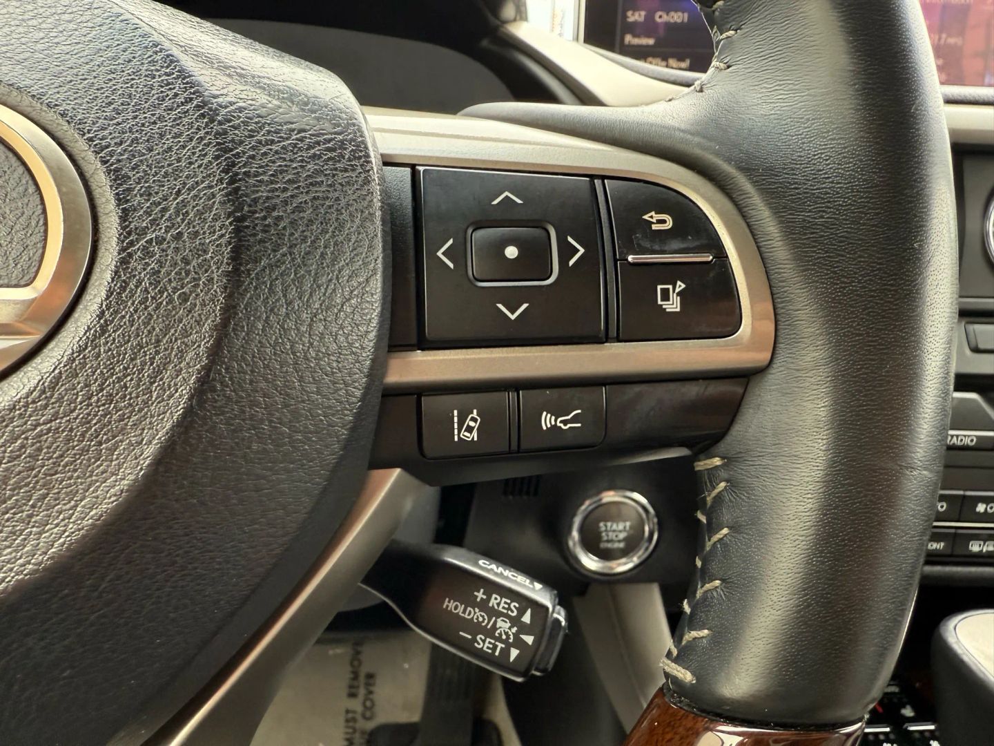 2019 Lexus Rx - Image 32