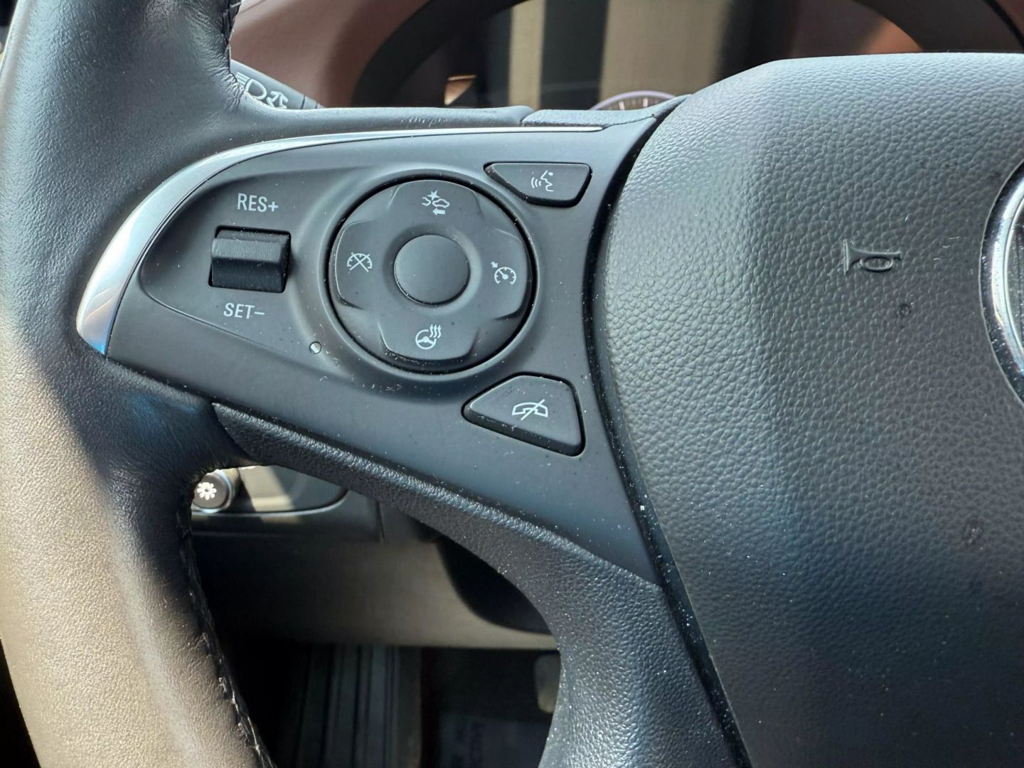 2018 Buick Enclave - Image 35