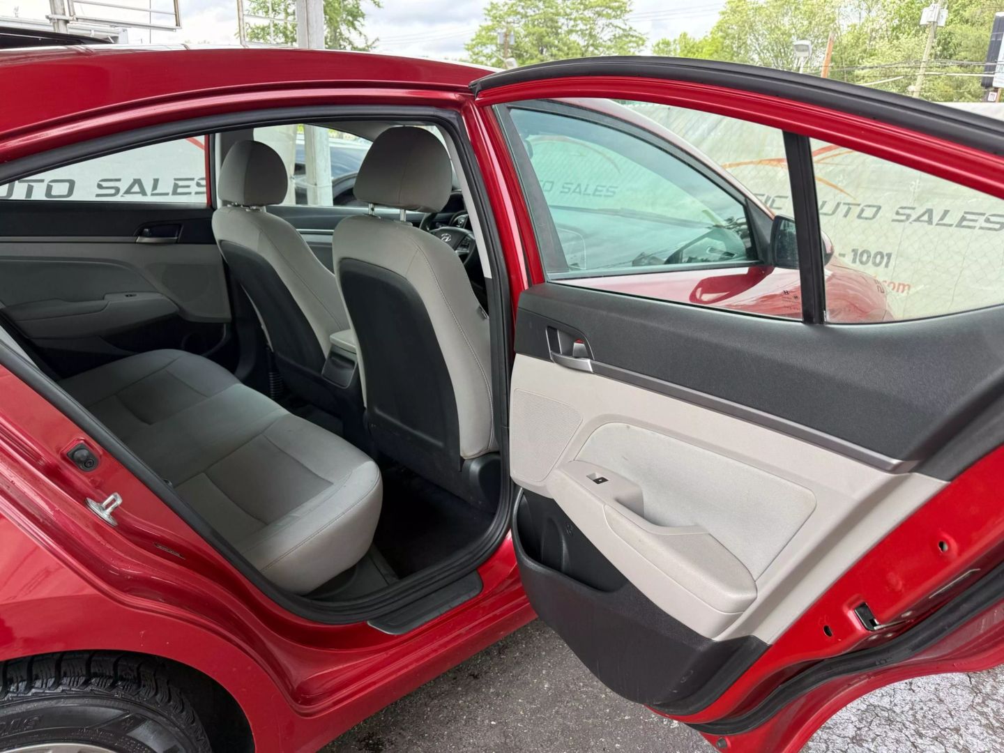 2018 Hyundai Elantra - Image 21