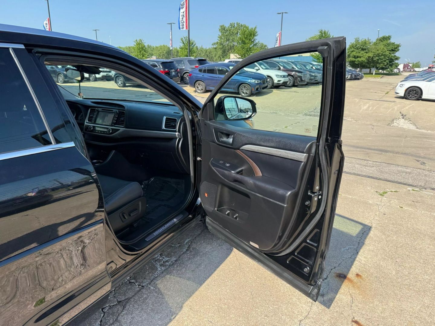 2018 Toyota Highlander - Image 28