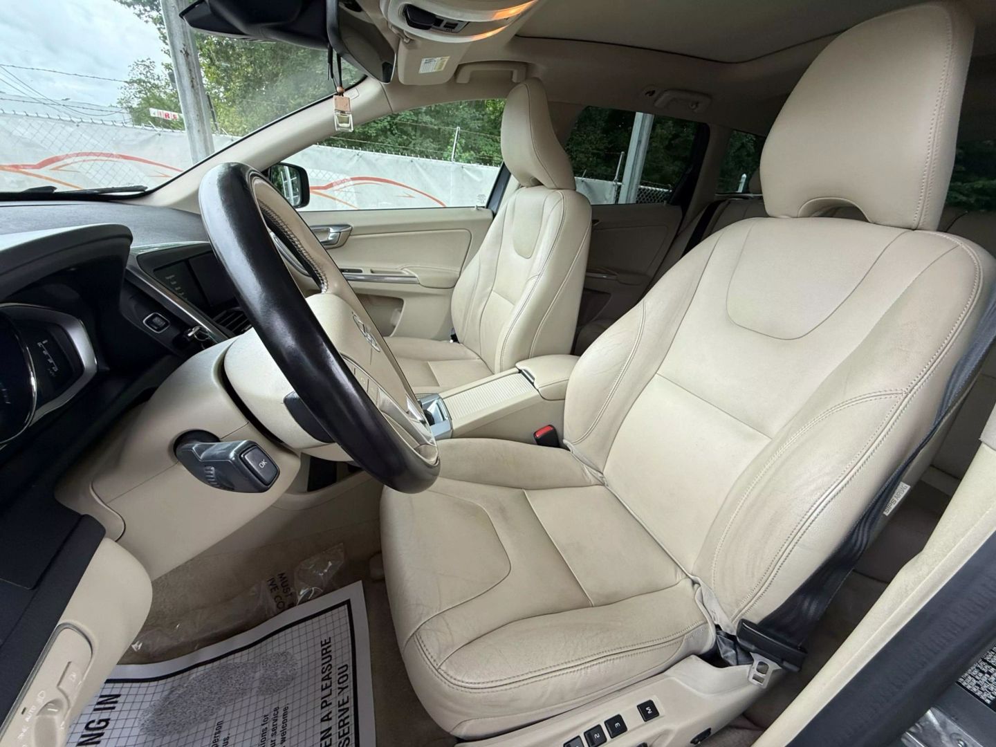 2016 Volvo Xc60 - Image 16