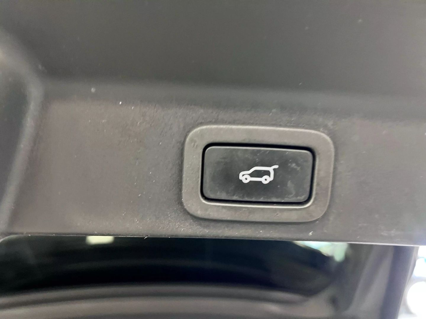 2018 Jaguar F-pace 25t Premium Sport Utility 4d - Image 23