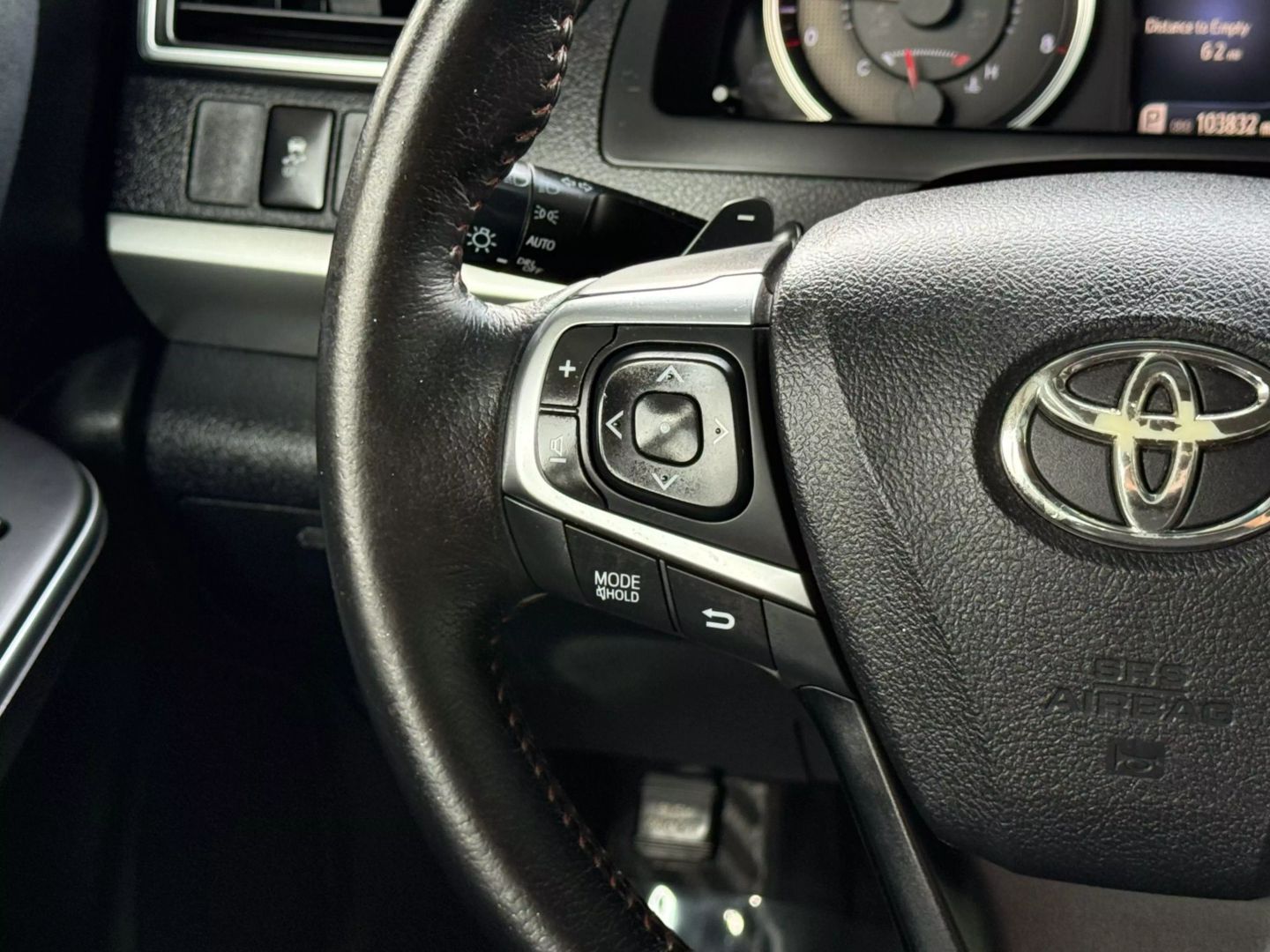 2015 Toyota Camry - Image 32