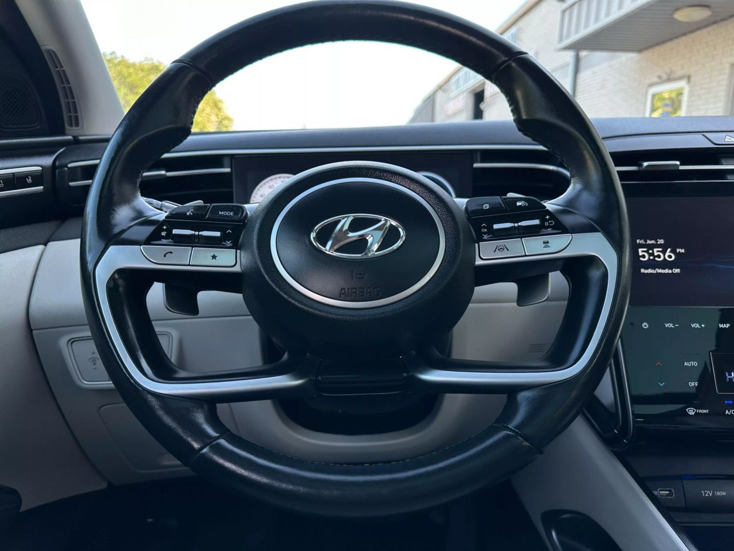 2023 Hyundai Tucson - Image 28