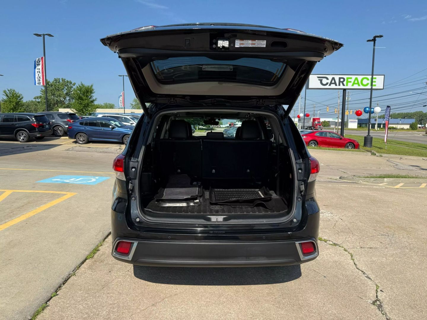 2018 Toyota Highlander - Image 12