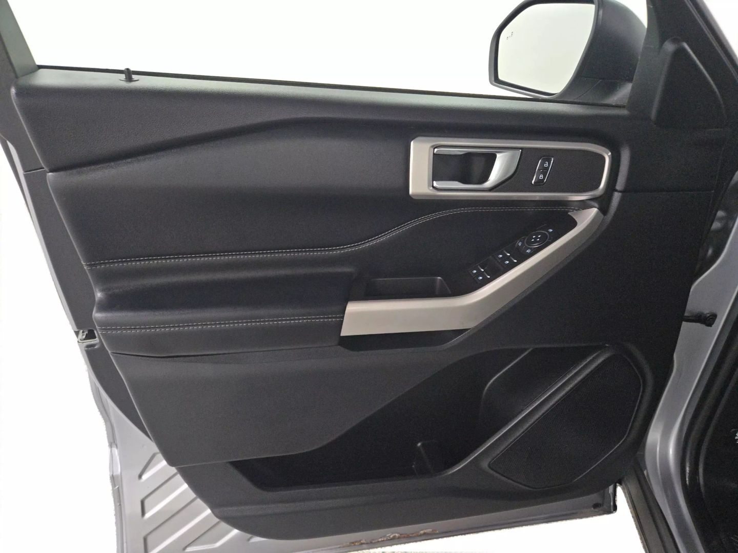 2022 Ford Explorer - Image 20