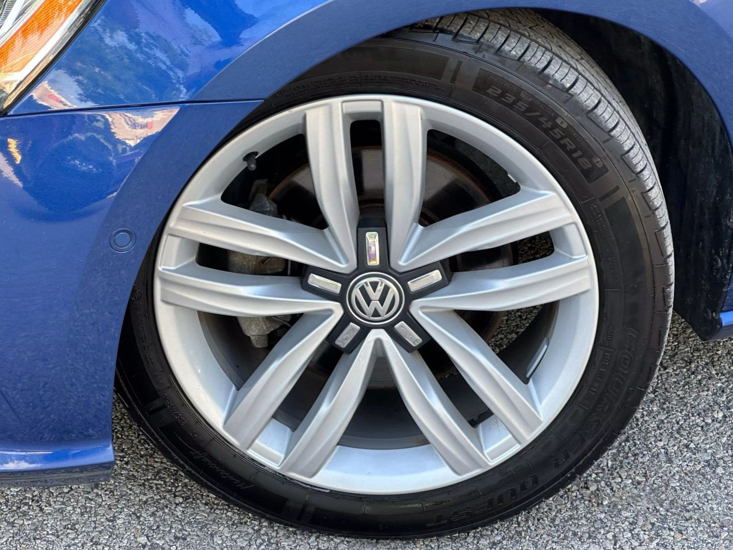 2017 Volkswagen Passat - Image 40