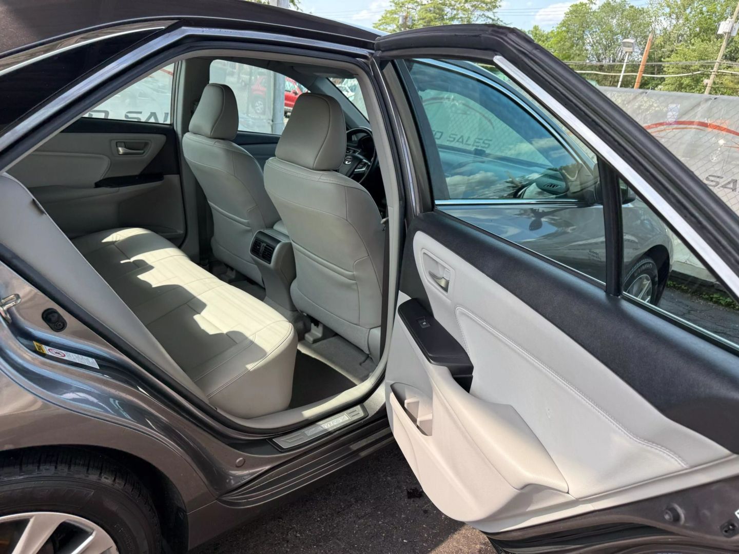 2016 Toyota Camry - Image 21