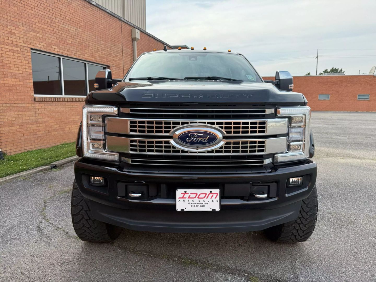 2019 Ford F350 Super Duty Crew Cab - Image 9