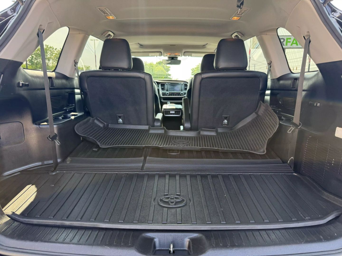2019 Toyota Highlander - Image 13