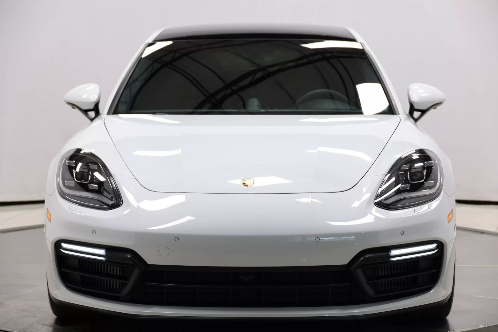 2020 Porsche Panamera - Image 108