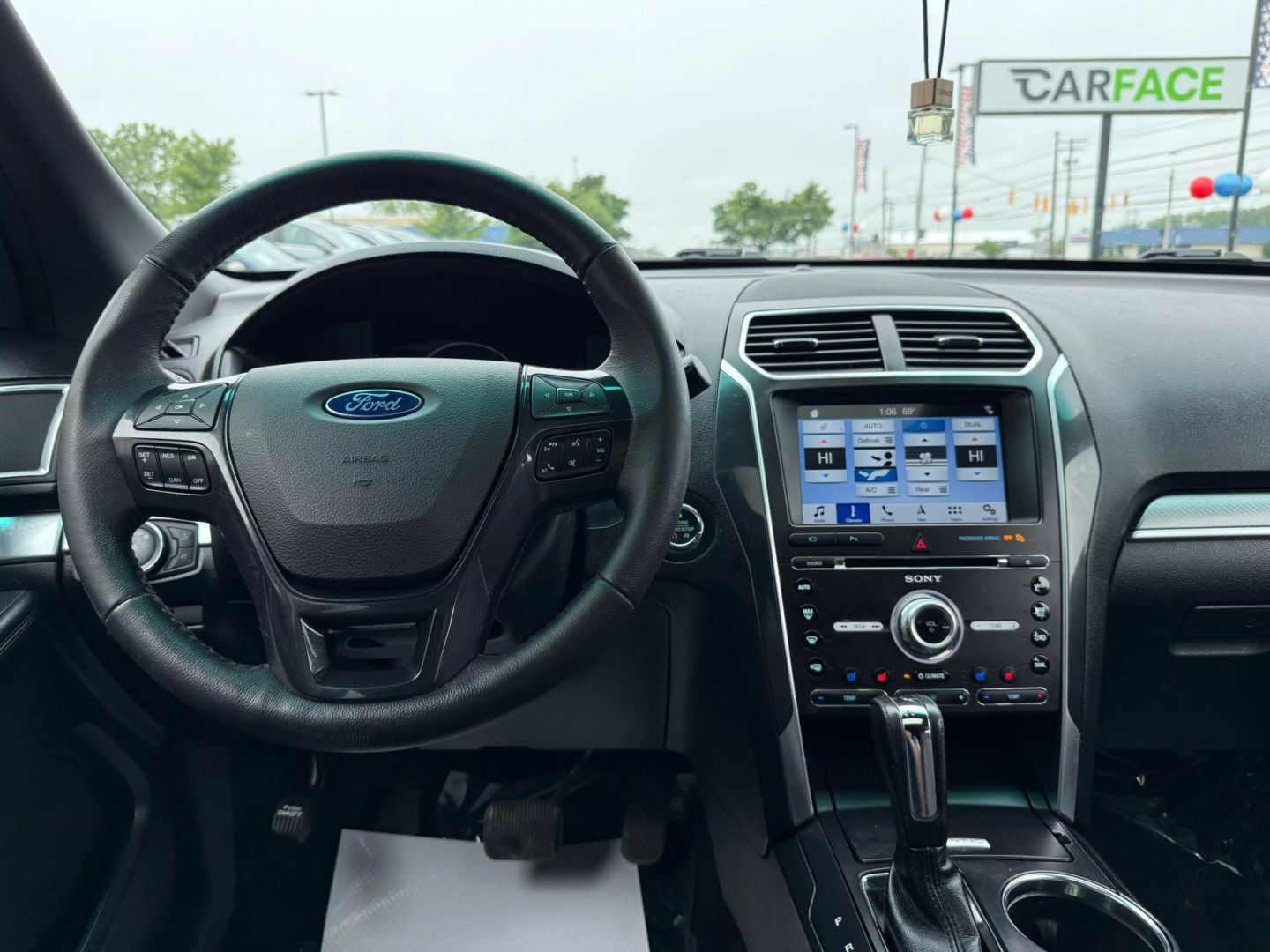 2017 Ford Explorer - Image 30