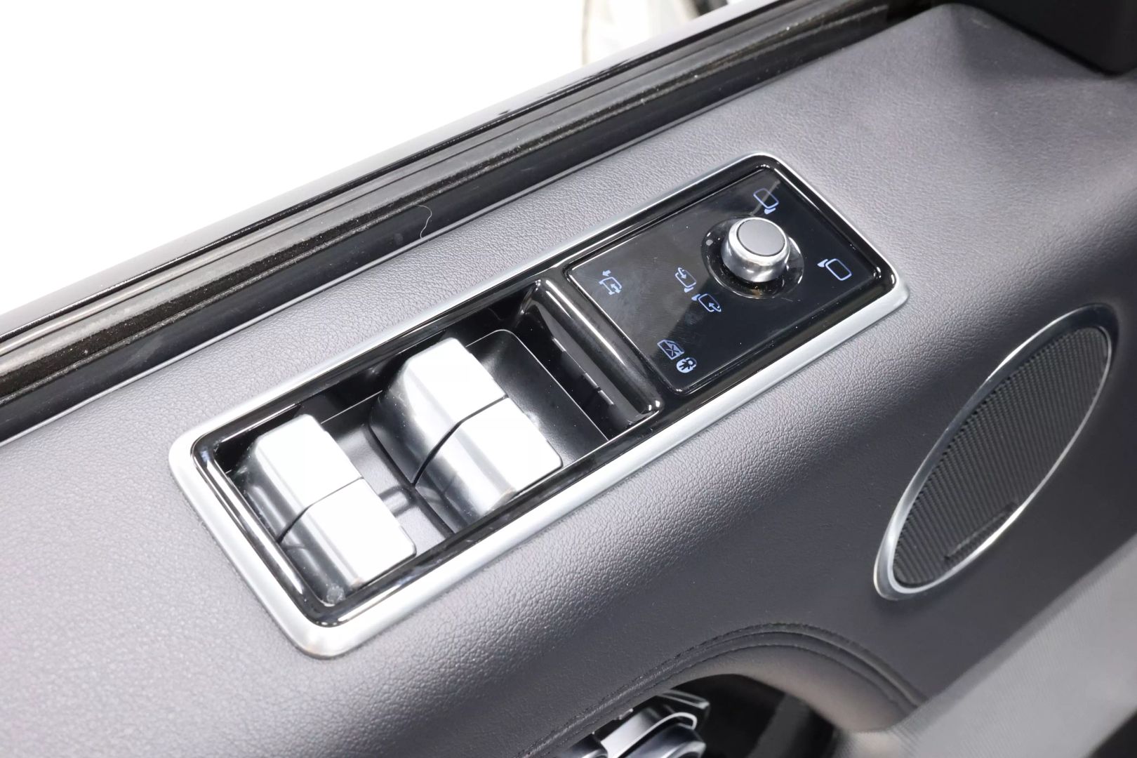 2018 Land Rover Range Rover - Image 14