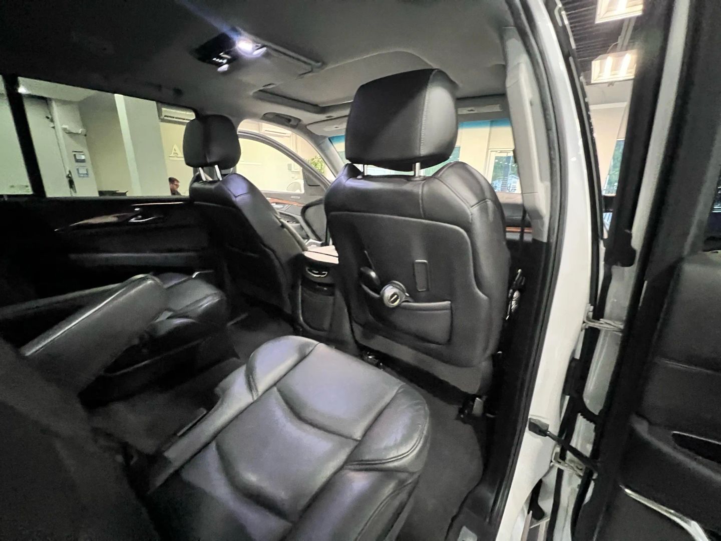 2019 Cadillac Escalade Luxury Sport Utility 4d - Image 34