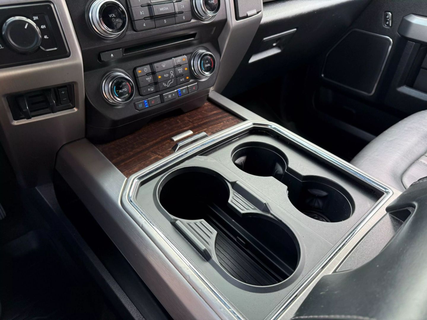 2017 Ford F250 Super Duty Crew Cab - Image 20