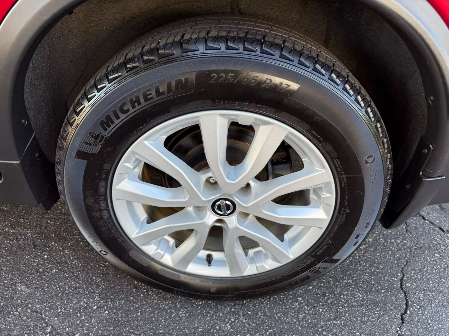2017 Nissan Rogue - Image 43