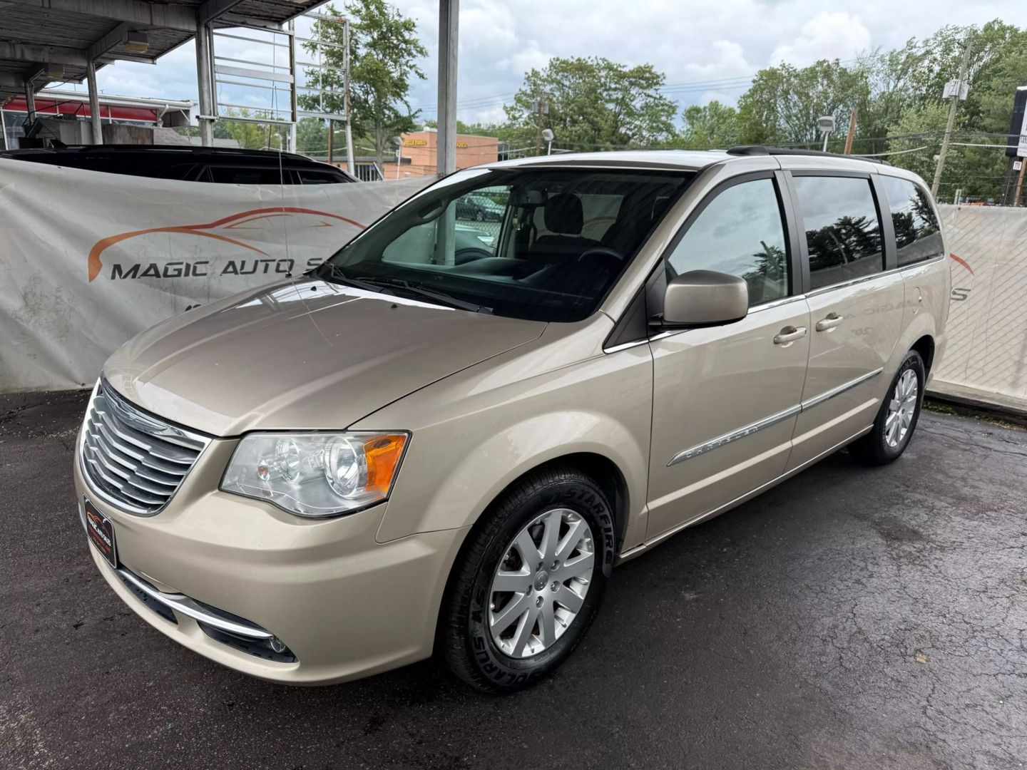 2013 Chrysler Town & Country - Image 8