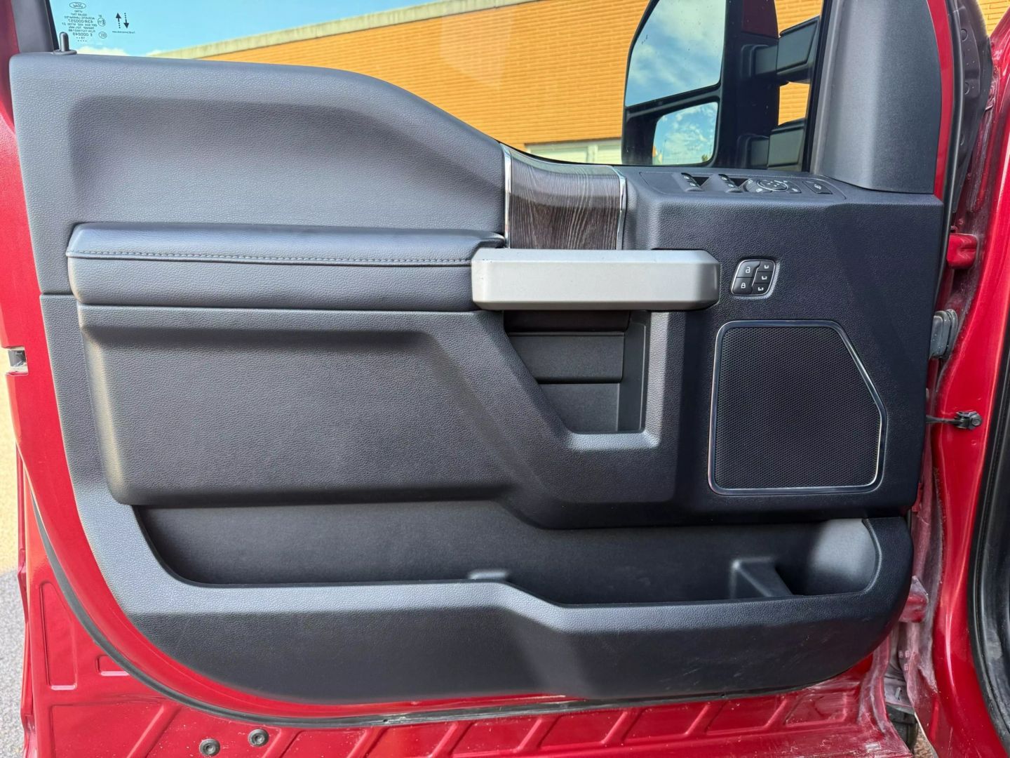 2020 Ford F250 Super Duty Crew Cab - Image 11