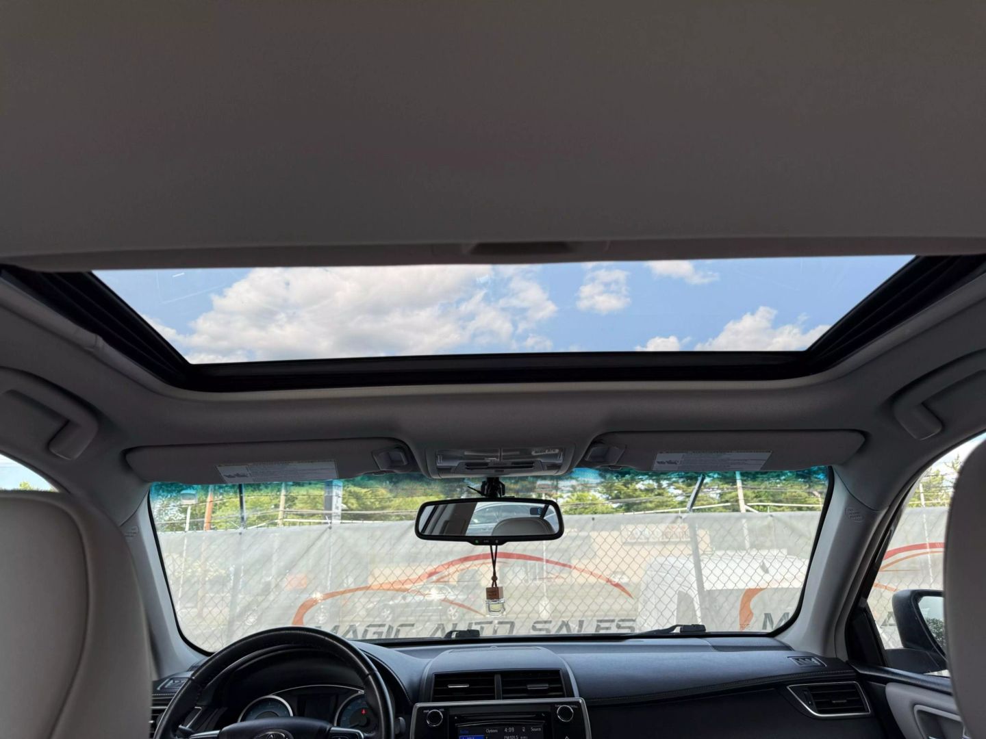 2016 Toyota Camry - Image 37