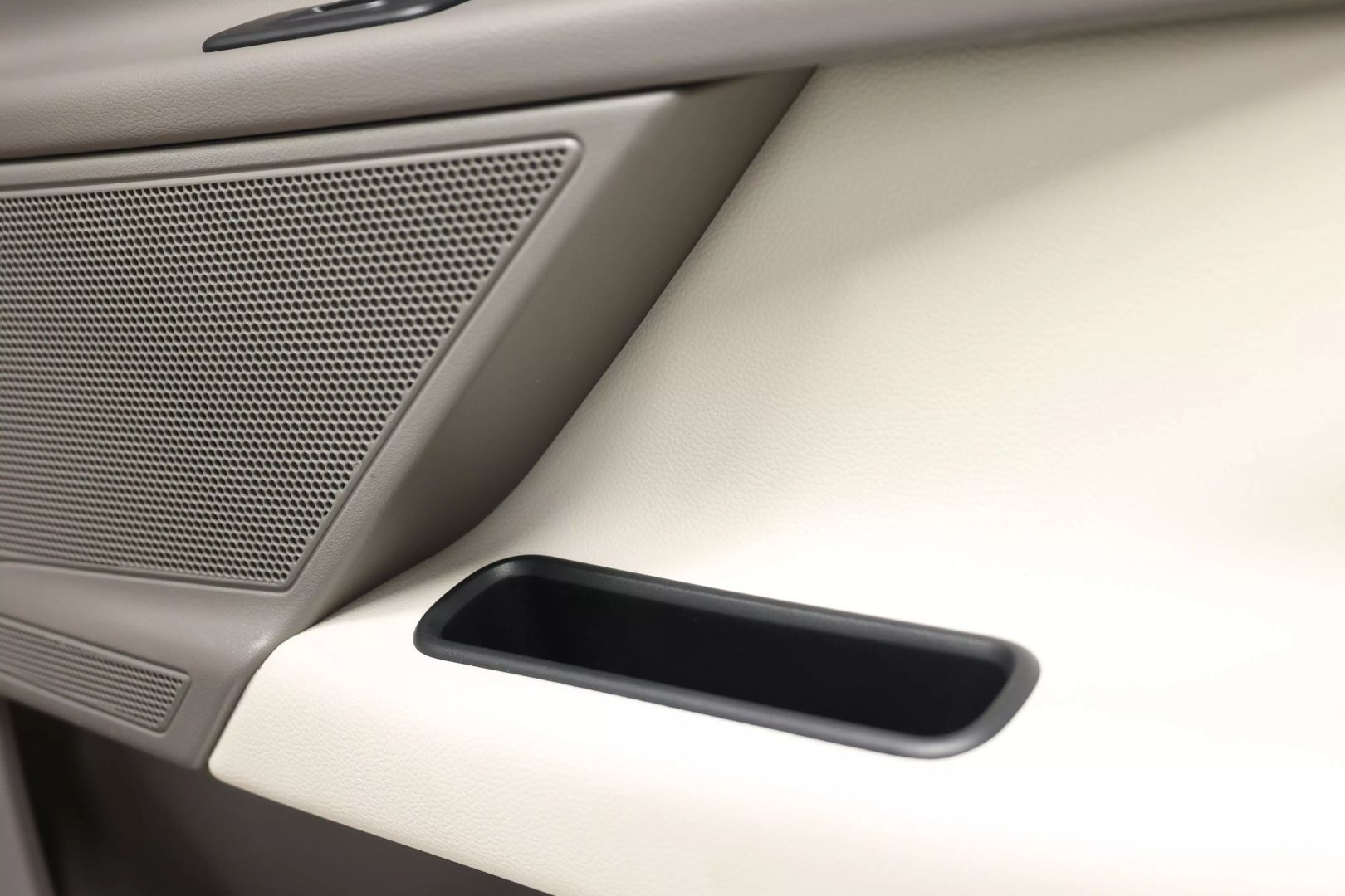 2019 Jaguar Xe - Image 69