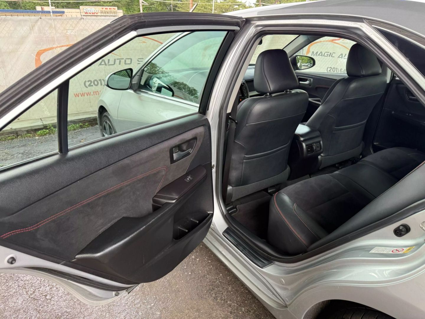 2015 Toyota Camry - Image 17