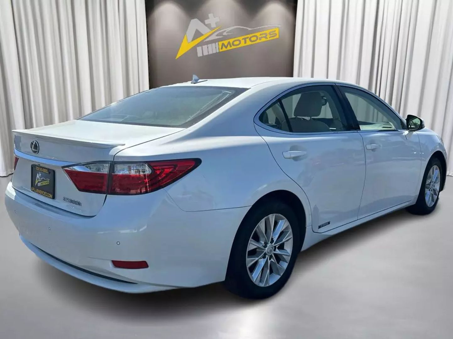 2013 LEXUS ES SEDAN 4-CYL, HYBRID, 2.5 LITER ES 300H SEDAN 4D