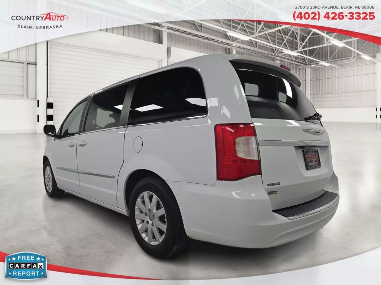 2015 Chrysler Town & Country - Image 3