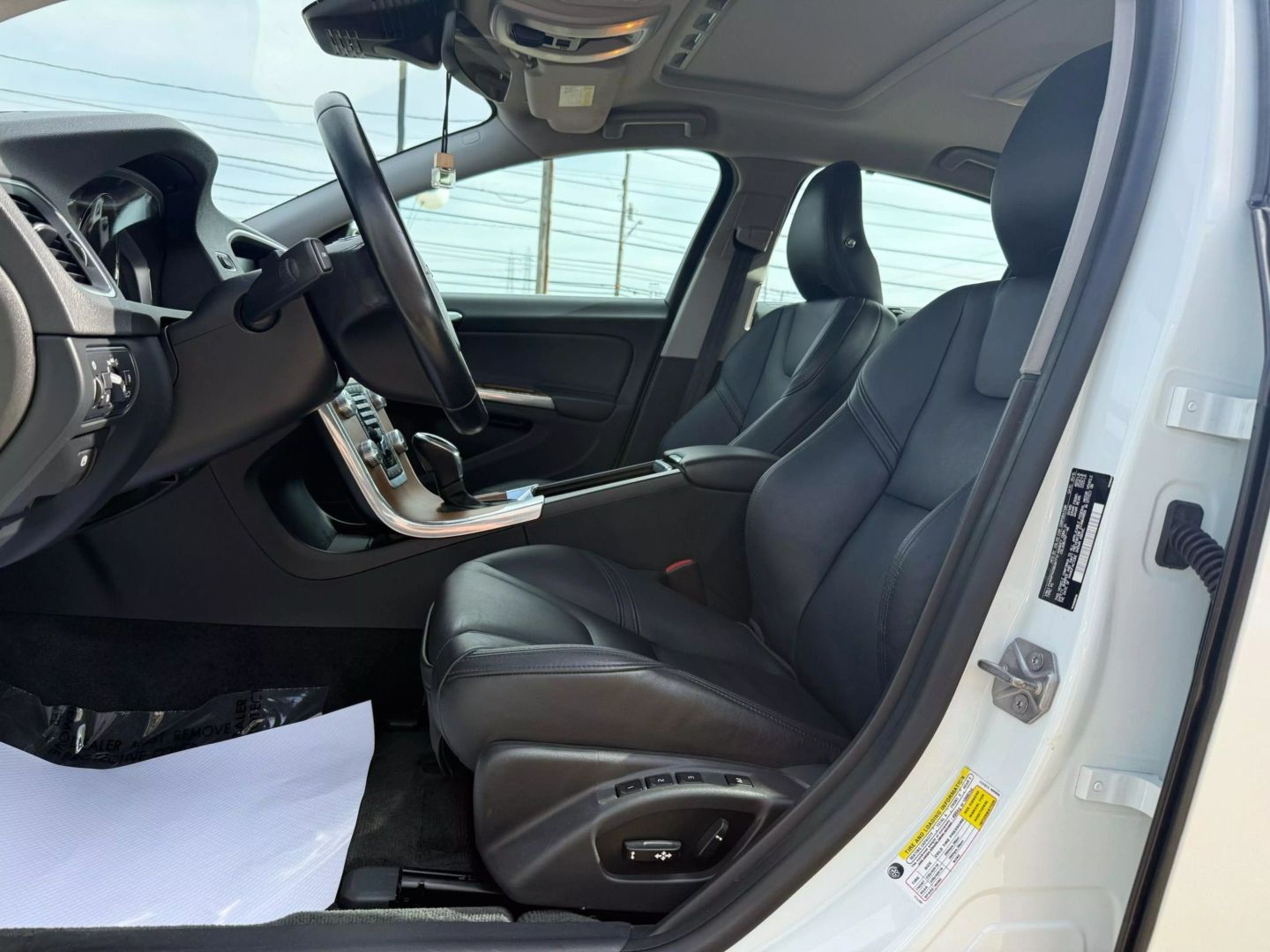 2016 Volvo S60 - Image 17