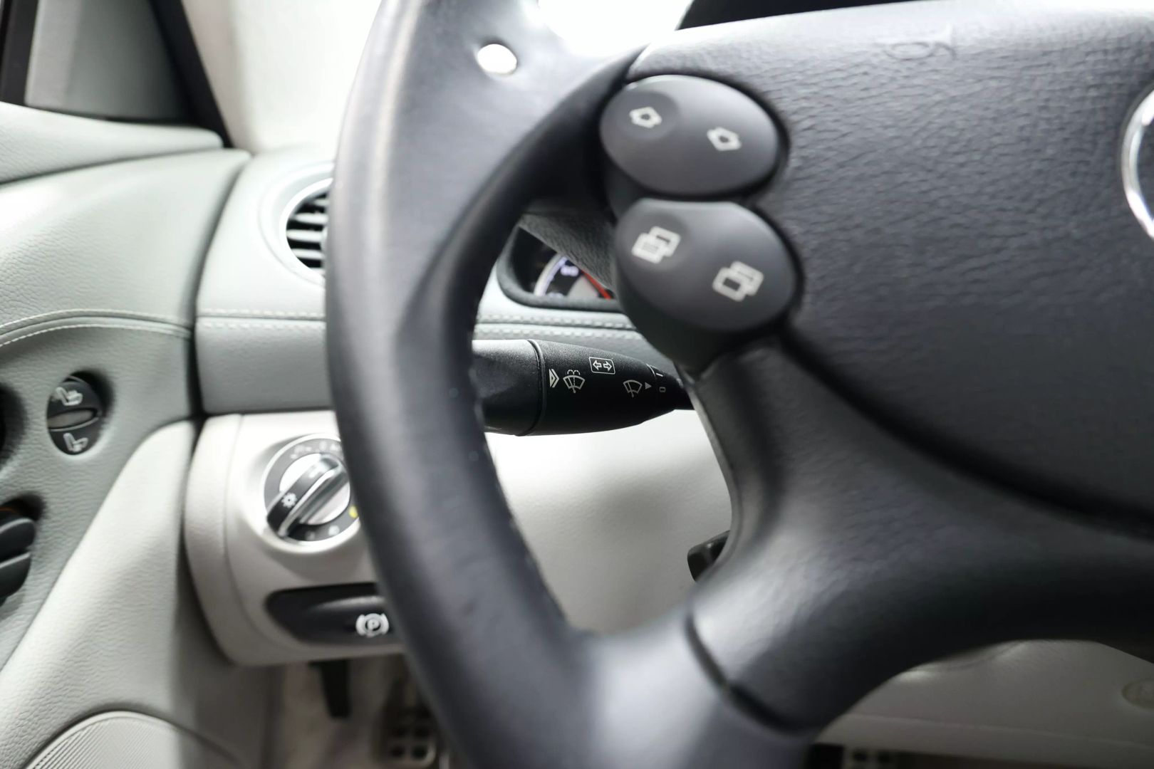 2004 Mercedes-benz Sl-class - Image 25