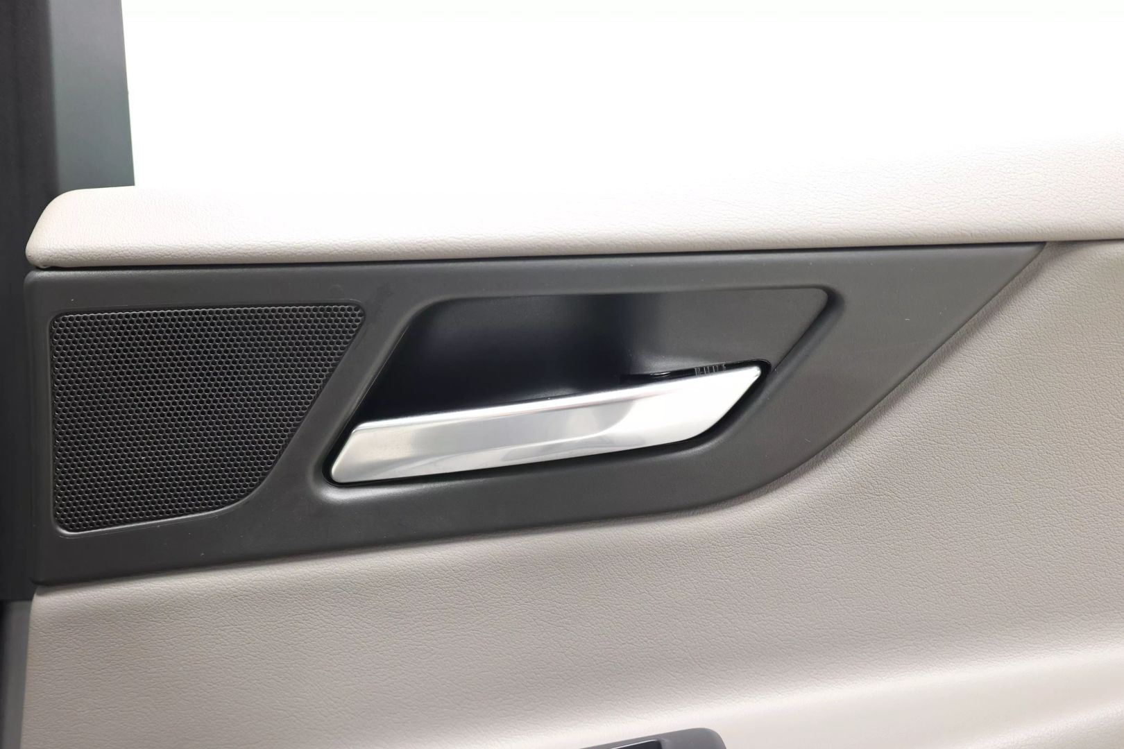 2019 Jaguar Xe - Image 68