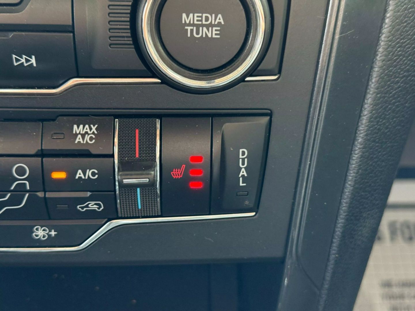 2019 Ford Explorer - Image 31